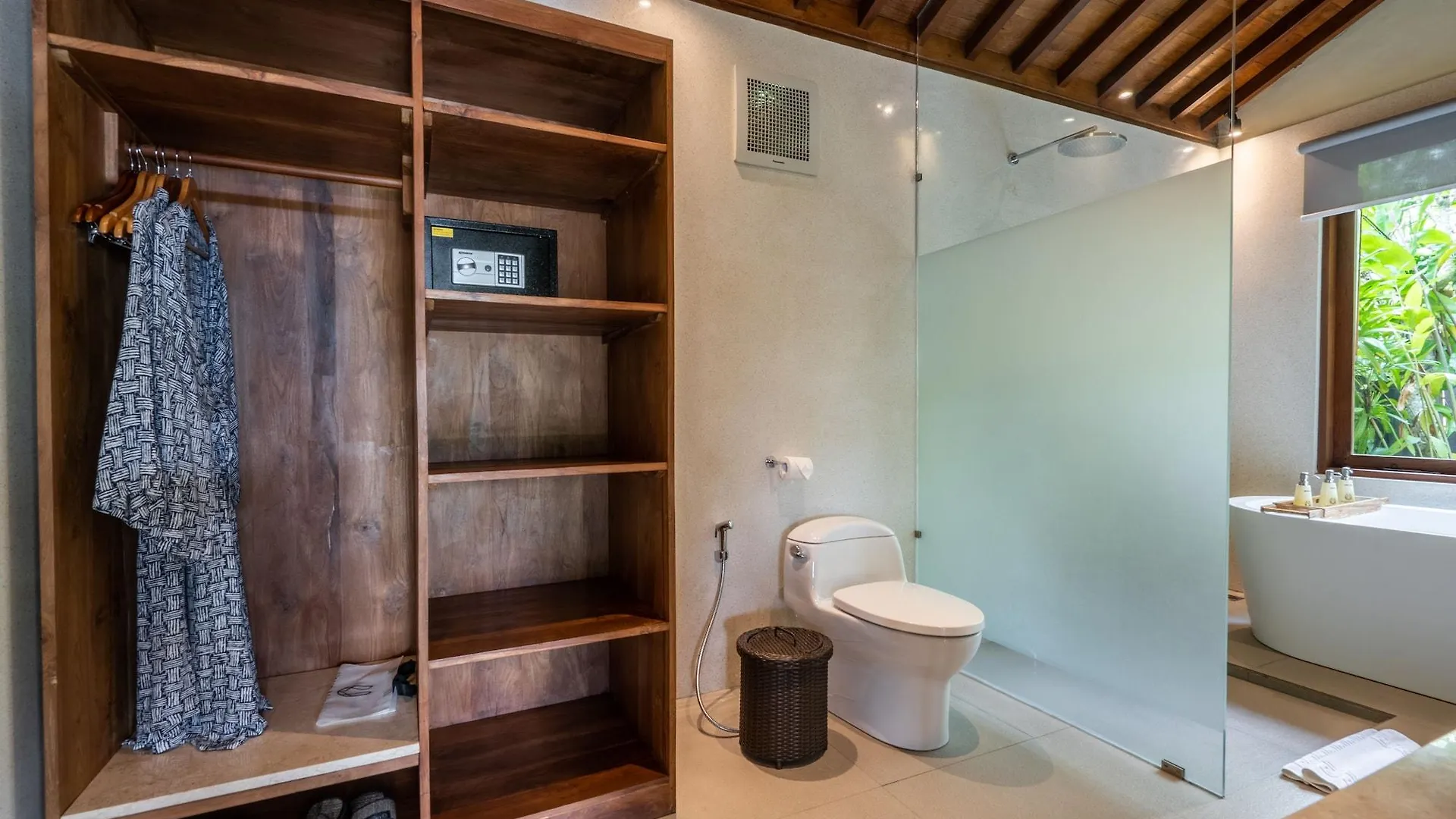 Ubud Valley Boutique Resort 4*,
